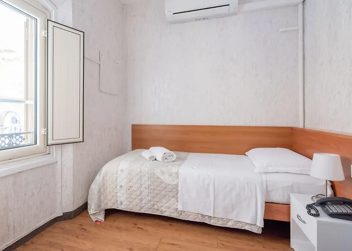 多纳泰罗酒店 酒店 3*